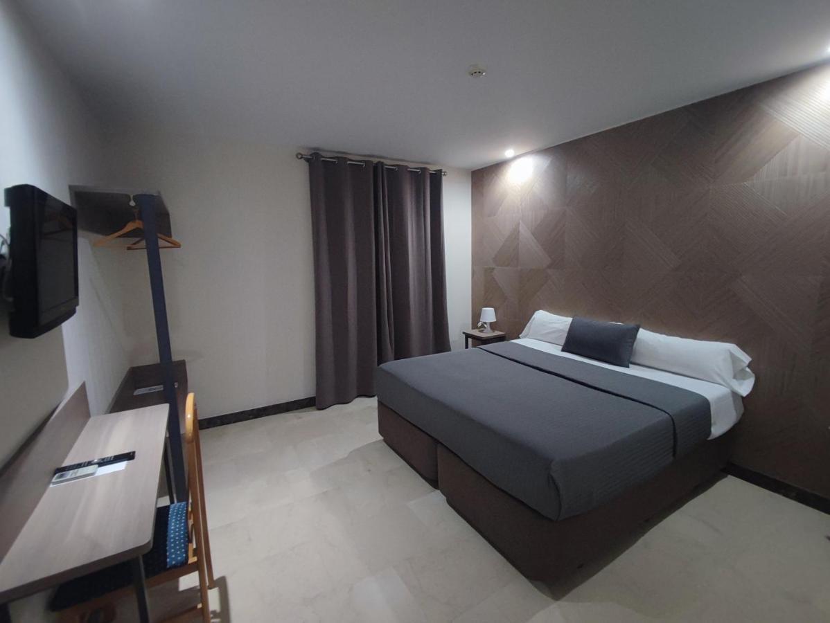 Hotel Ciudad De נבלקרנרו מראה חיצוני תמונה