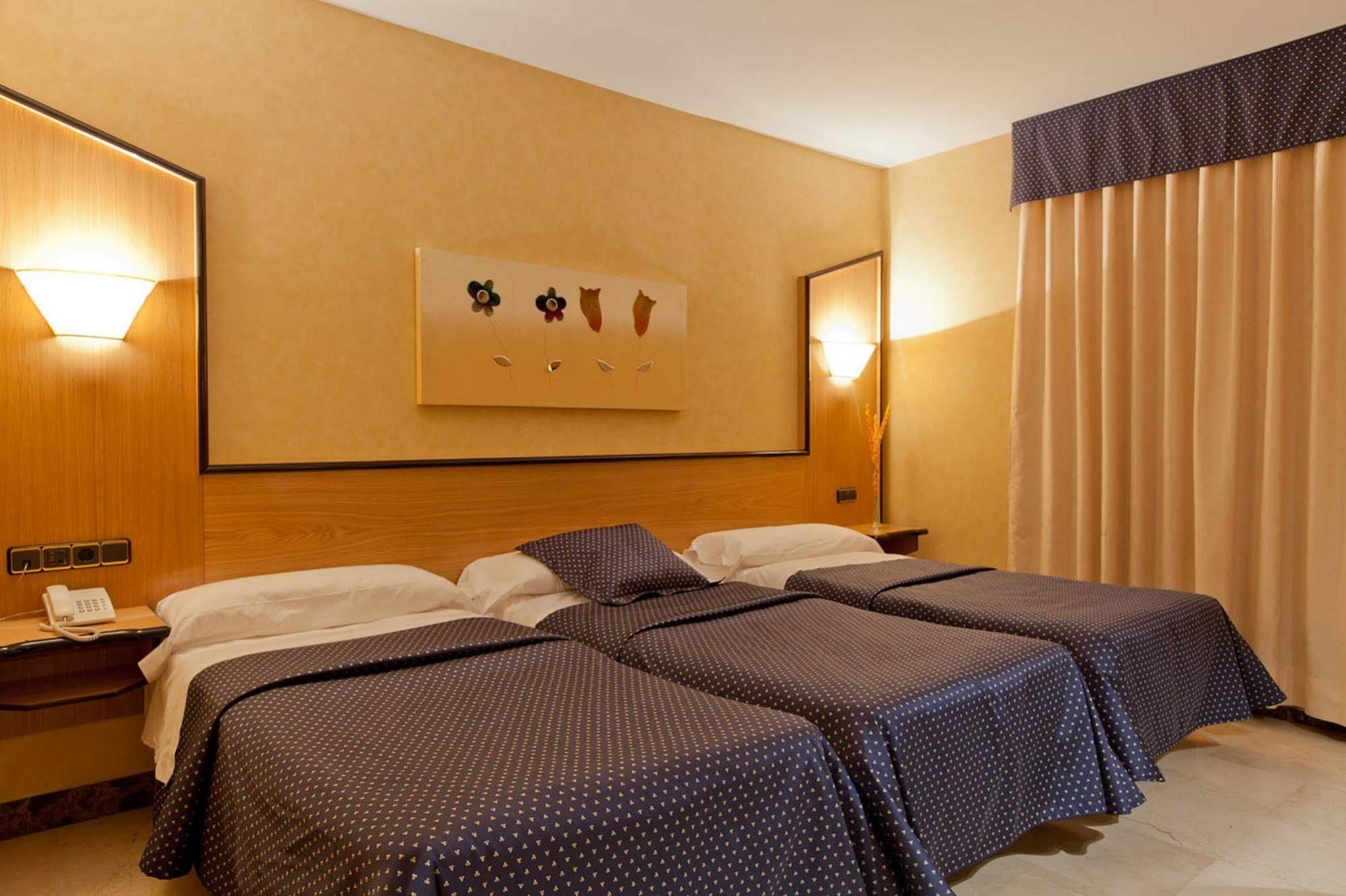 Hotel Ciudad De נבלקרנרו מראה חיצוני תמונה